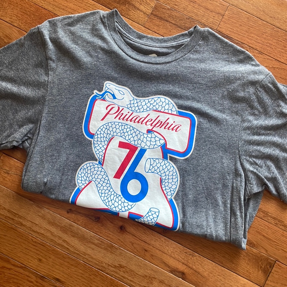 Philadelphia 76ers t shirt